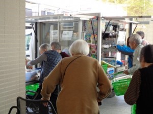 200326_京都生協の移動店舗　おかいもの便（チャーム長岡京）